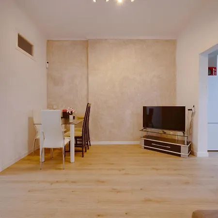 Apartamento Piso En Carolinas De 1 *