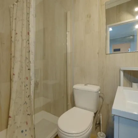 Apartamento Piso En Carolinas De 1 *