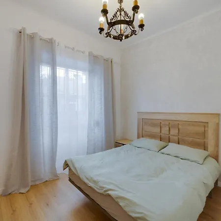 Apartamento Piso En Carolinas De 1 *